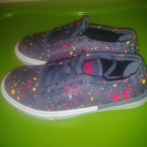 Never worn Under Armour shoes (girls)